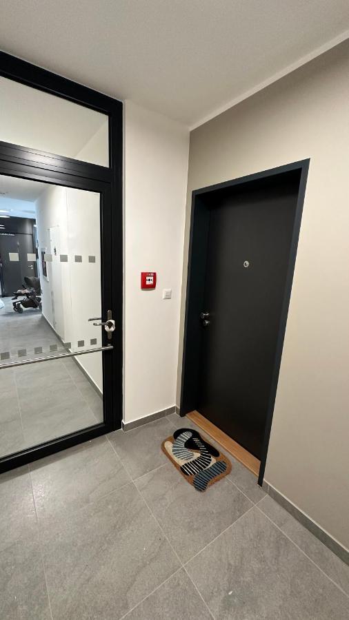 Holesovice Delight: Modern Comfort With A Twist In Prague 7 ภายนอก รูปภาพ