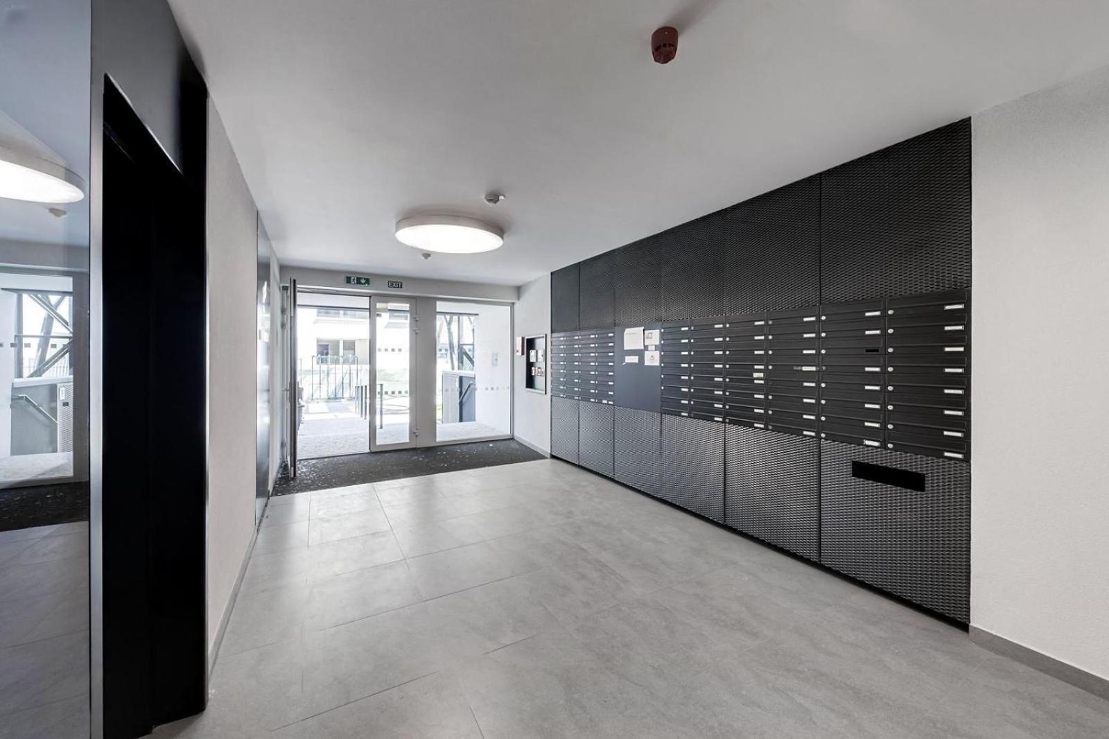 Holesovice Delight: Modern Comfort With A Twist In Prague 7 ภายนอก รูปภาพ