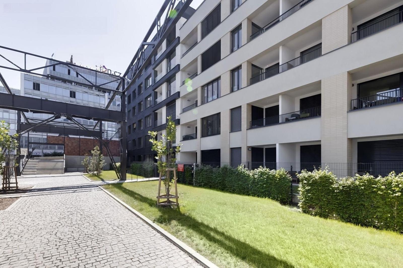 Holesovice Delight: Modern Comfort With A Twist In Prague 7 ภายนอก รูปภาพ
