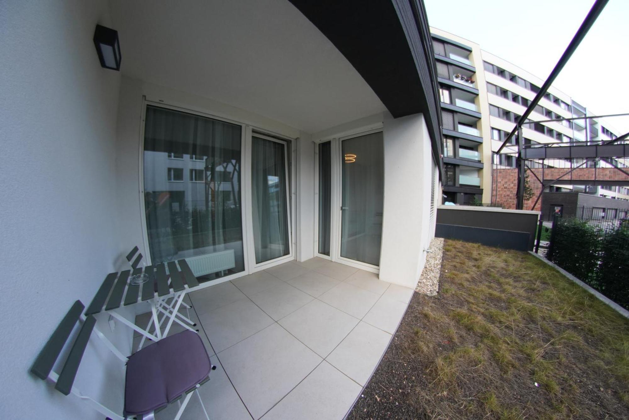 Holesovice Delight: Modern Comfort With A Twist In Prague 7 ภายนอก รูปภาพ