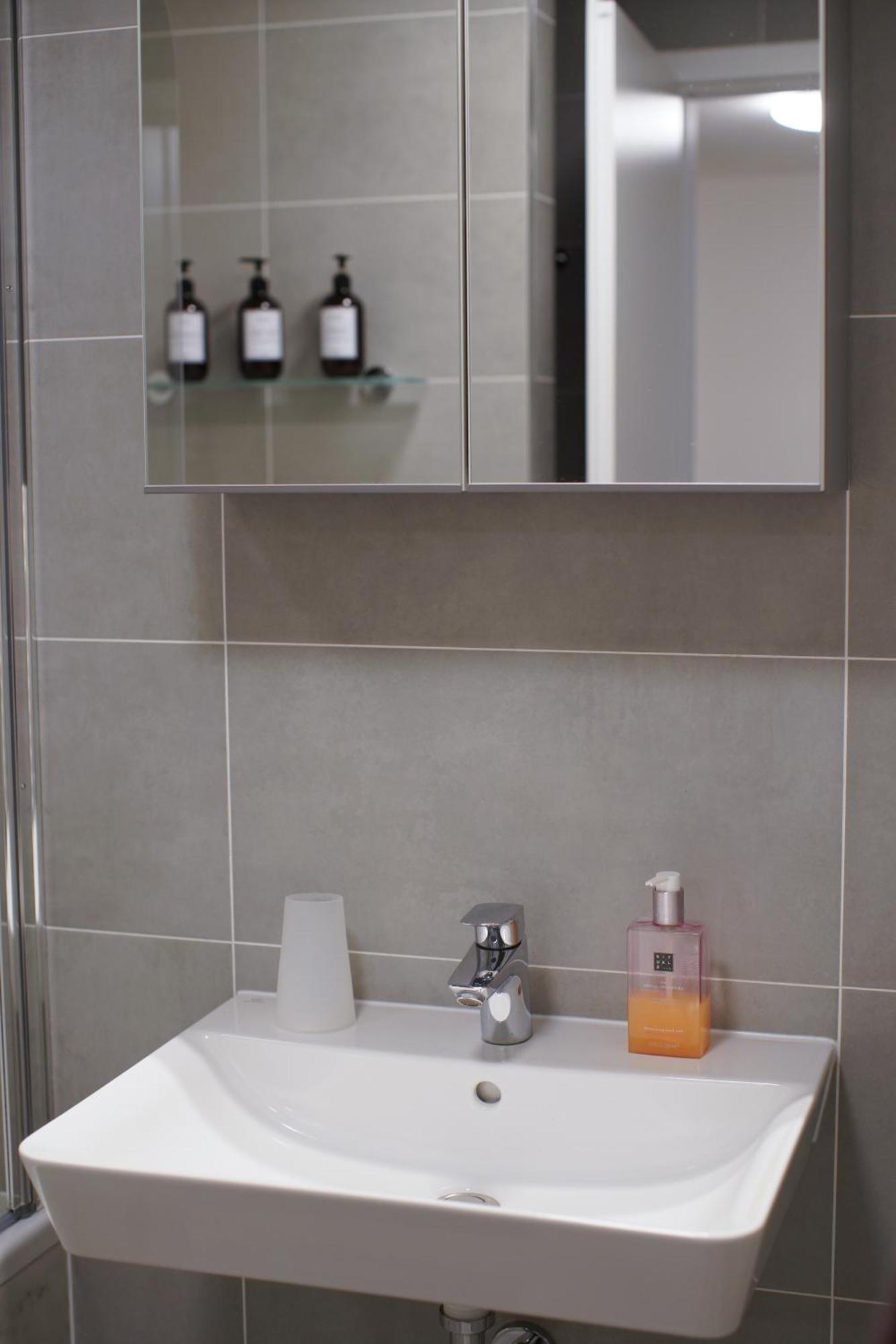Holesovice Delight: Modern Comfort With A Twist In Prague 7 ภายนอก รูปภาพ