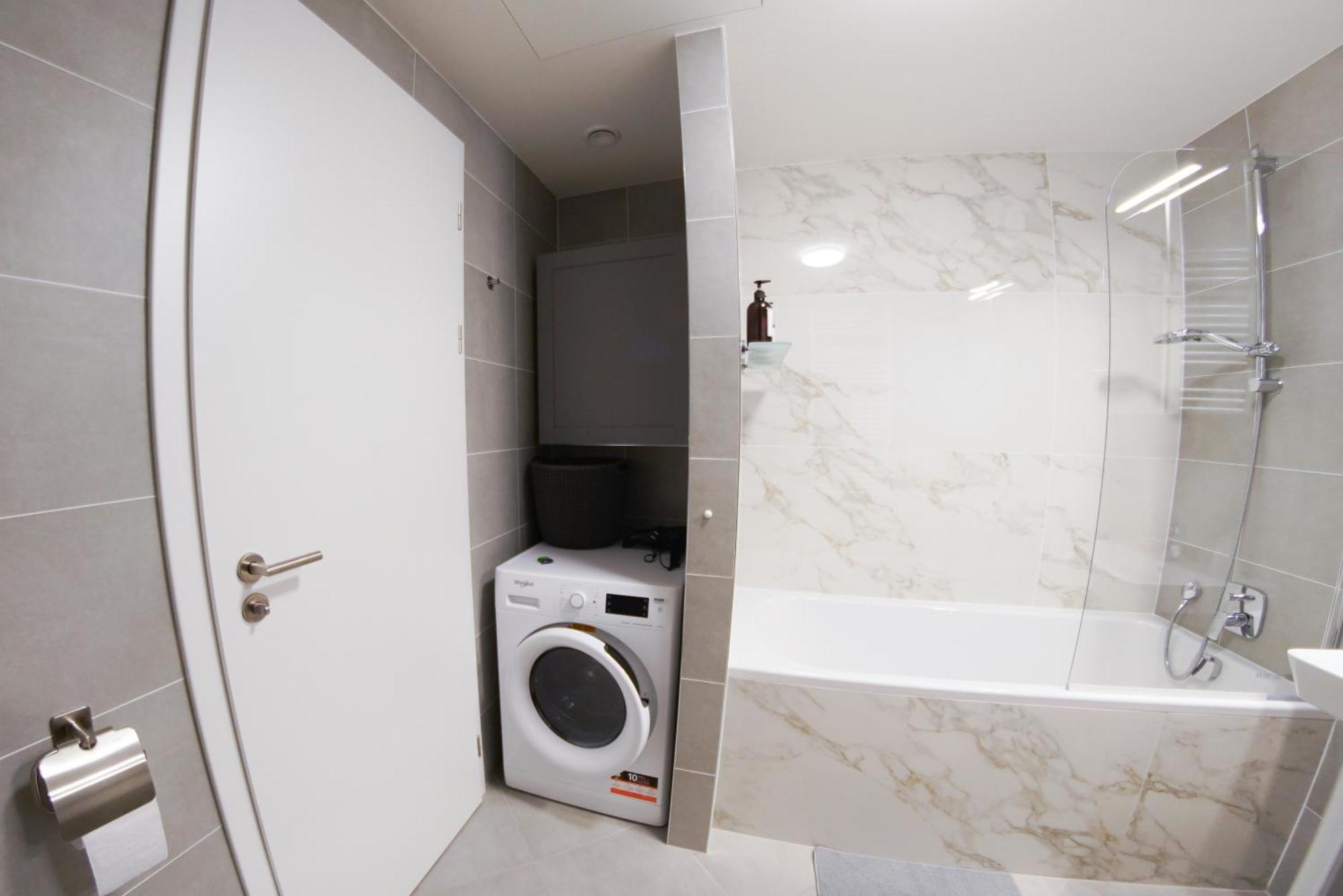 Holesovice Delight: Modern Comfort With A Twist In Prague 7 ภายนอก รูปภาพ